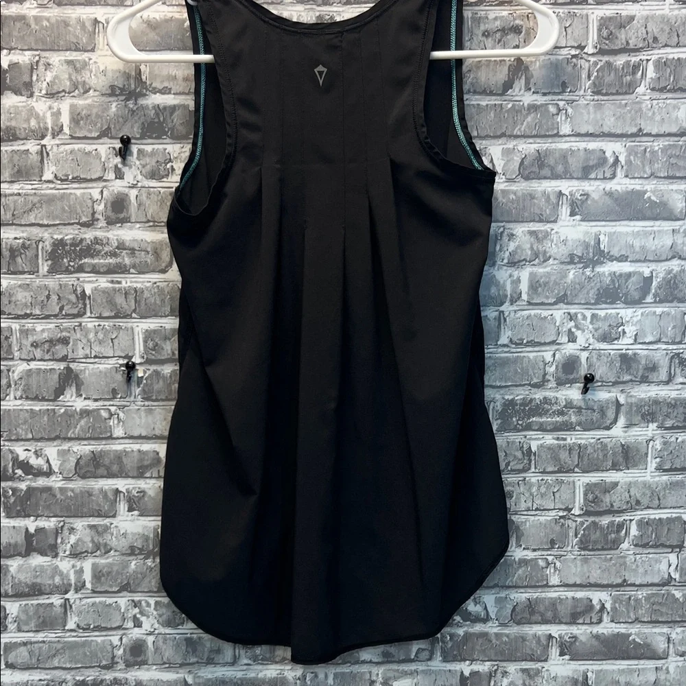 Girl's IVIVVA top